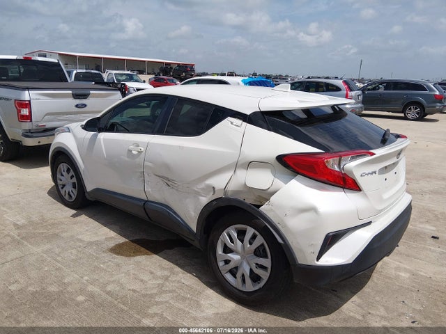 JTNKHMBX0K1060016 Toyota C-HR LE