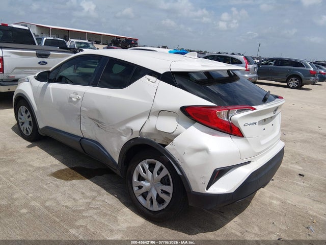 JTNKHMBX0K1060016 Toyota C-HR LE