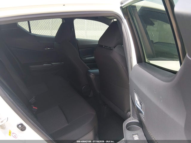 JTNKHMBX0K1060016 Toyota C-HR LE