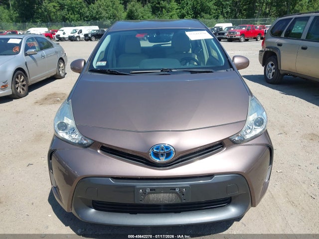 JTDZN3EU7GJ044569 Toyota Prius V Four