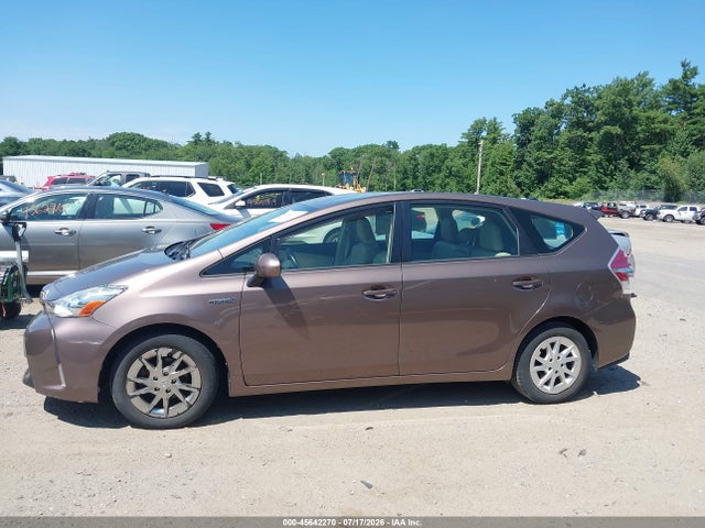 JTDZN3EU7GJ044569 Toyota Prius V Four