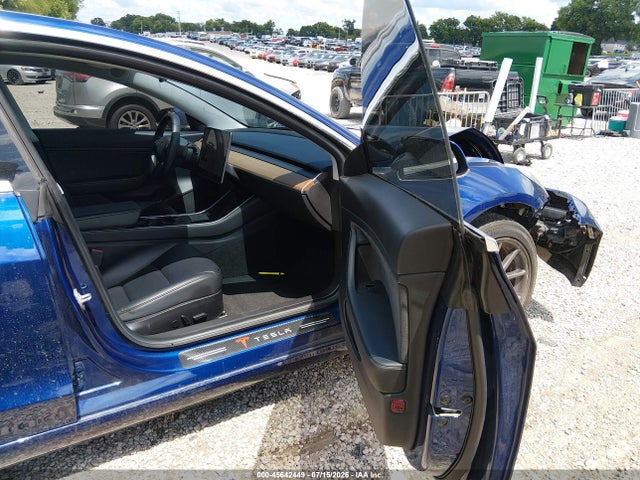 5YJ3E1EB1KF452607 Tesla Model 3 Long Range/performance