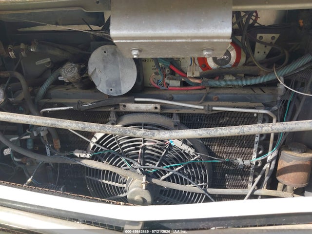 45642489 :رقم المزاد ، 1GBKP37N8M3313247 vin ، 1992 Chevrolet P30 مزاد بيع