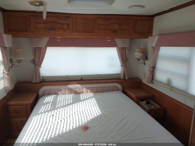 45642489 :رقم المزاد ، 1GBKP37N8M3313247 vin ، 1992 Chevrolet P30 مزاد بيع