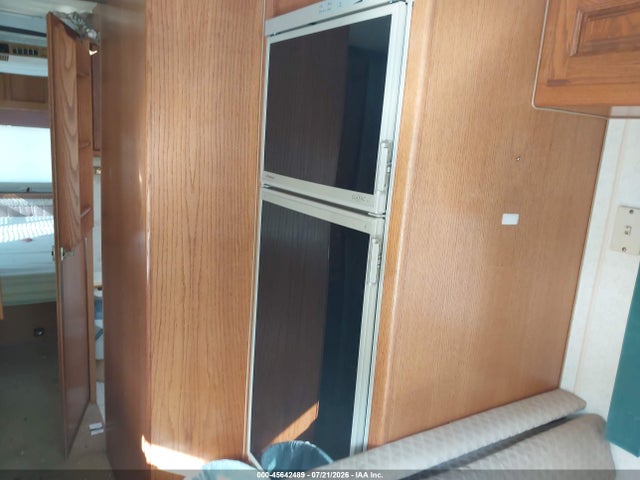 45642489 :رقم المزاد ، 1GBKP37N8M3313247 vin ، 1992 Chevrolet P30 مزاد بيع