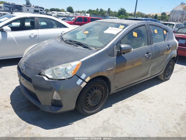 Toyota Prius C One 2014 JTDKDTB30E1568014 Image 2