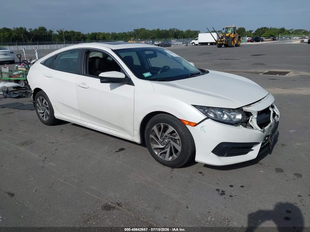 Продажа на аукционе авто 2018 Honda Civic Ex, vin: 19XFC2F7XJE016667, номер лота: 45642657