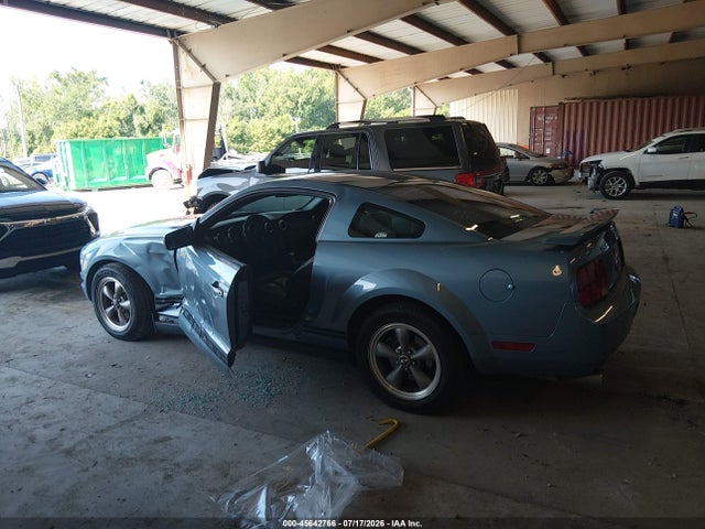 2005 Ford Mustang V6 Deluxe/v6 Premium მანქანა იყიდება აუქციონზე, vin: 1ZVFT80N055108816, აუქციონის ნომერი: 45642766