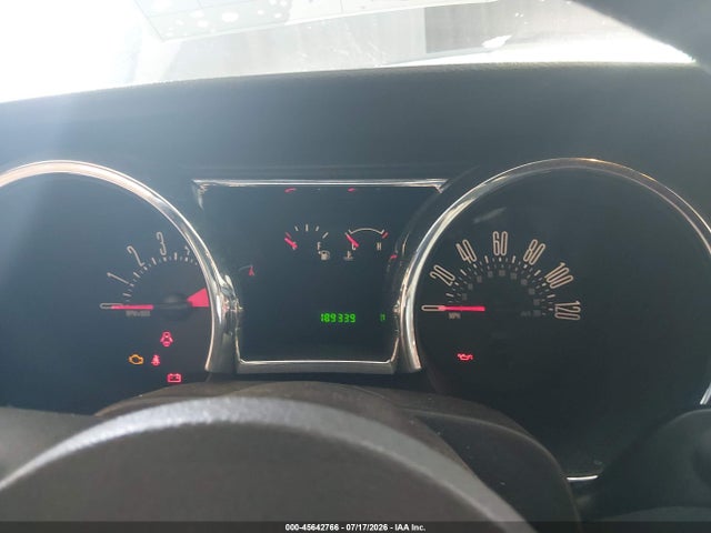 2005 Ford Mustang V6 Deluxe/v6 Premium მანქანა იყიდება აუქციონზე, vin: 1ZVFT80N055108816, აუქციონის ნომერი: 45642766