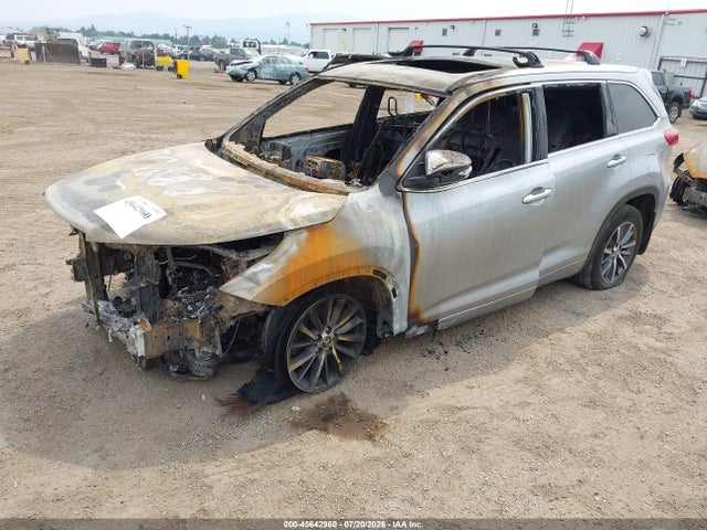 Toyota Highlander Xle 2018 5TDJZRFH2JS890768 Image 2