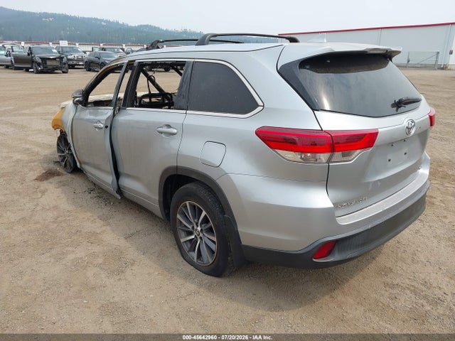 Toyota Highlander Xle 2018 5TDJZRFH2JS890768 Image 3