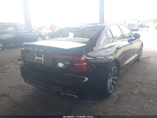 Продажа на аукционе авто 2021 Volvo S60 T5 Momentum, vin: 7JR102FZ0MG123379, номер лота: 45643073