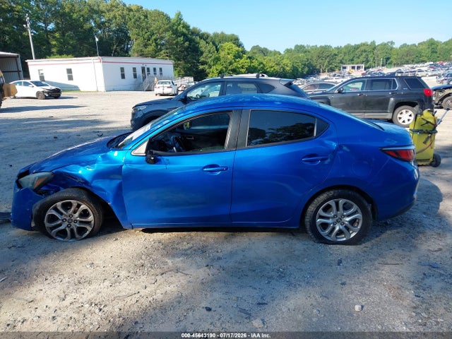 3MYDLBYV2JY325942 Toyota YARIS IA
