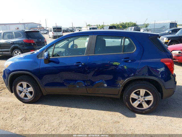 3GNCJNSB8HL214617 Chevrolet TRAX LS