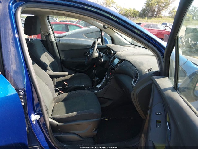 3GNCJNSB8HL214617 Chevrolet TRAX LS