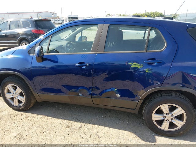 3GNCJNSB8HL214617 Chevrolet TRAX LS