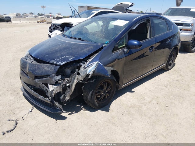 Toyota Prius Two 2014 JTDKN3DU3E0392407 Image 2