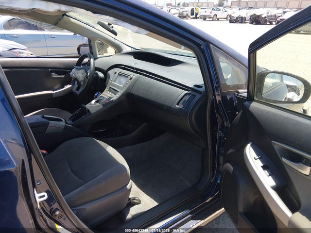 Toyota Prius Two 2014 JTDKN3DU3E0392407 Image 5