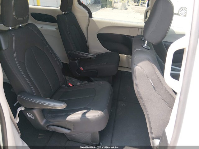 2C4RC1CG7PR613388 Chrysler Voyager Lx