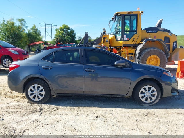Продажа на аукционе авто 2018 Toyota Corolla L, vin: 5YFBURHE6JP797993, номер лота: 45643289