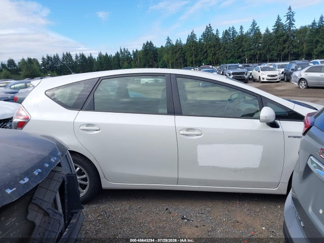 Toyota Prius V Two 2015 JTDZN3EU1FJ026504 Image 19