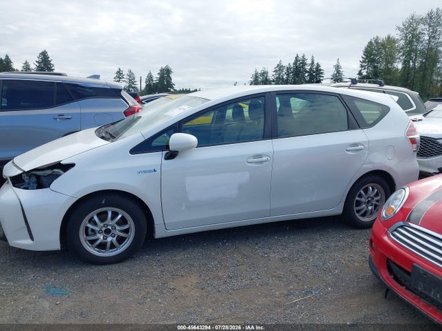 Toyota Prius V Two 2015 JTDZN3EU1FJ026504 Image 20