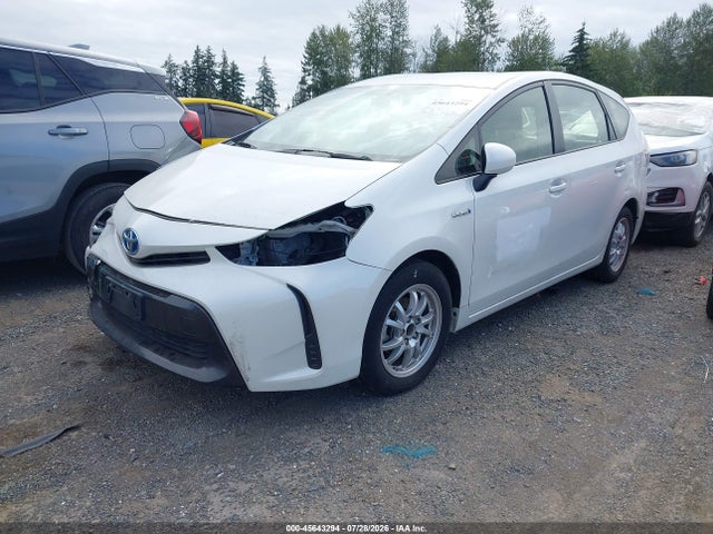 Toyota Prius V Two 2015 JTDZN3EU1FJ026504 Image 2