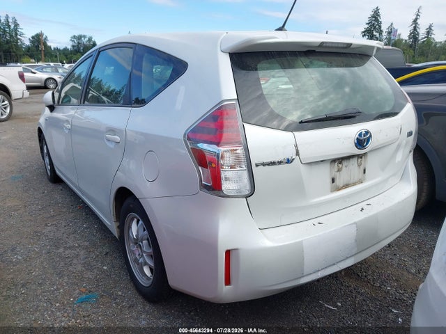 Toyota Prius V Two 2015 JTDZN3EU1FJ026504 Image 3