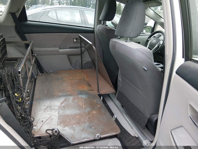 Toyota Prius V Two 2015 JTDZN3EU1FJ026504 Image 8