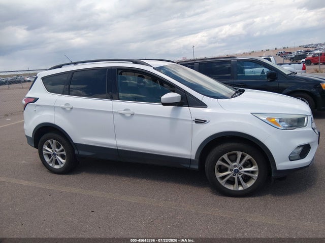 1FMCU9GD8JUA75758 Ford ESCAPE SE