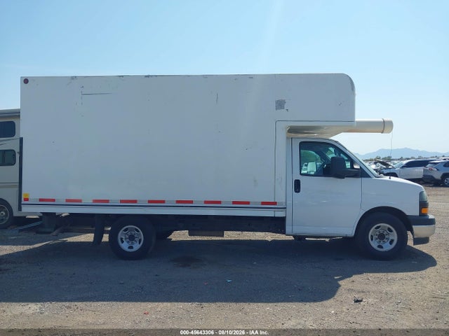 Chevrolet Express Cutaway Work Van 2018 1GB0GSFG3J1332915 Image 13