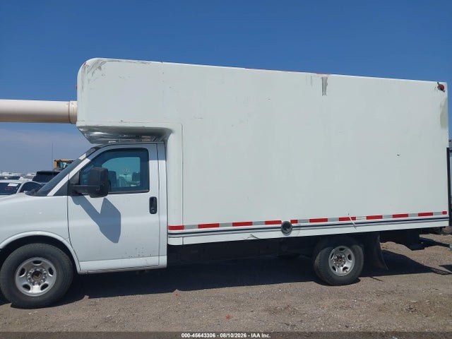 Chevrolet Express Cutaway Work Van 2018 1GB0GSFG3J1332915 Image 14