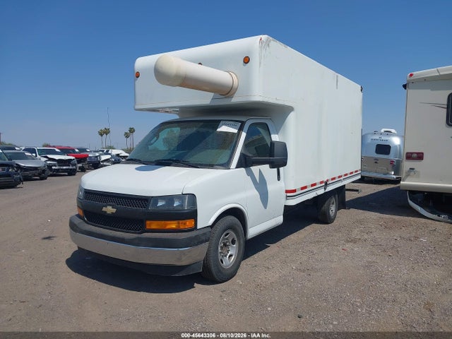 Chevrolet Express Cutaway Work Van 2018 1GB0GSFG3J1332915 Image 2