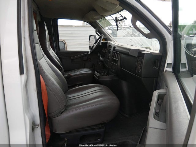 Chevrolet Express Cutaway Work Van 2018 1GB0GSFG3J1332915 Image 5