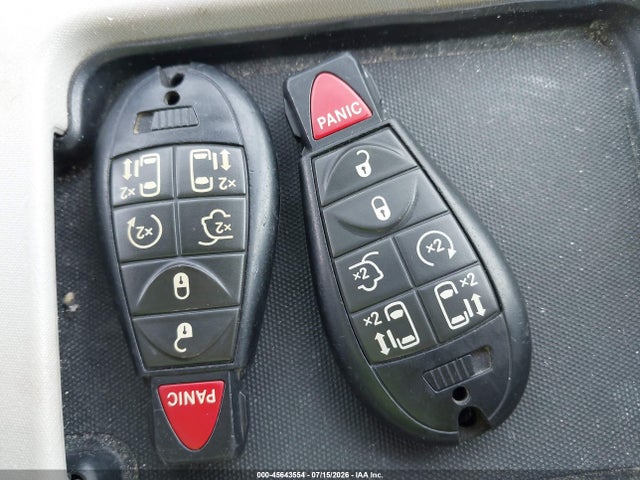 2015 Chrysler Town & Country Touring-l მანქანა იყიდება აუქციონზე, vin: 2C4RC1CG0FR697309, აუქციონის ნომერი: 45643554