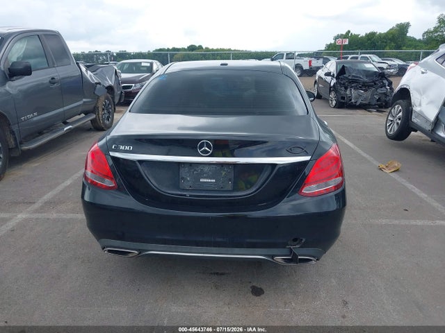 45643746 :رقم المزاد ، 55SWF4JBXFU073143 vin ، 2015 Mercedes-benz C 300 مزاد بيع