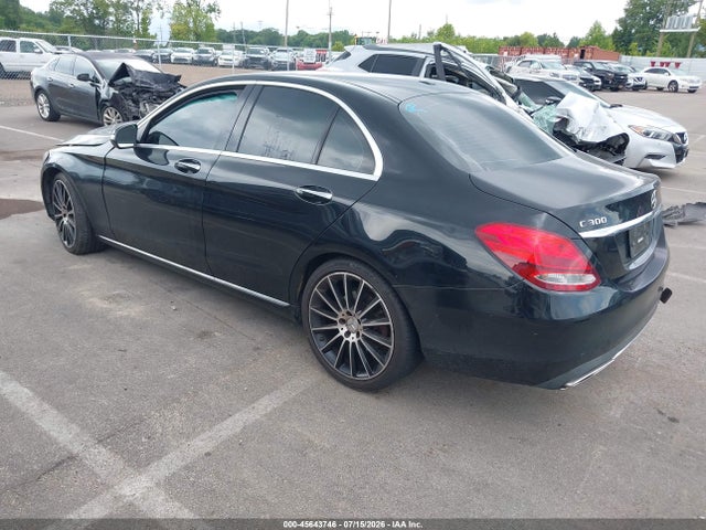 45643746 :رقم المزاد ، 55SWF4JBXFU073143 vin ، 2015 Mercedes-benz C 300 مزاد بيع