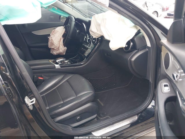 45643746 :رقم المزاد ، 55SWF4JBXFU073143 vin ، 2015 Mercedes-benz C 300 مزاد بيع