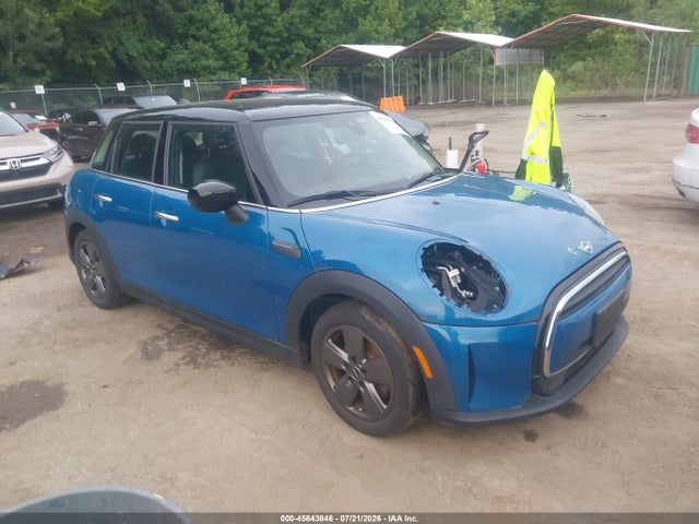 45643846 :رقم المزاد ، WMW33DK00P2T28121 vin ، 2023 Mini Hardtop Cooper مزاد بيع