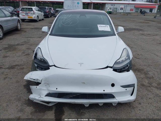 45643876 :رقم المزاد ، 5YJ3E1EB6JF085377 vin ، 2018 Tesla Model 3 Long Range/performance مزاد بيع