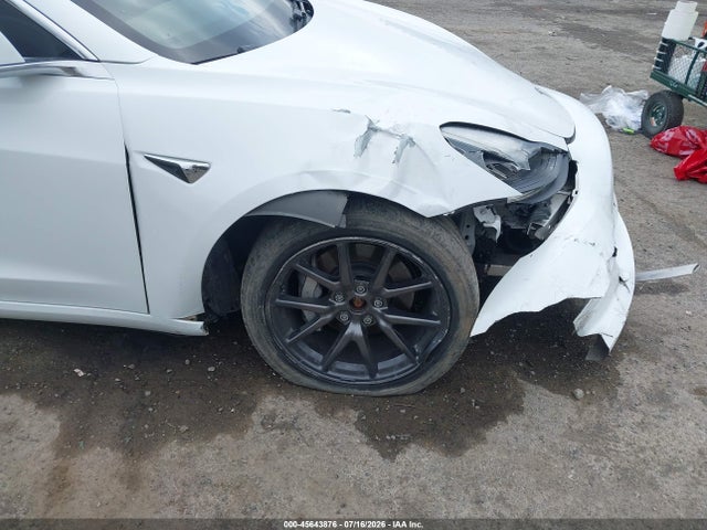 Tesla Model 3 Long Range/performance 2018 5YJ3E1EB6JF085377 Image 13