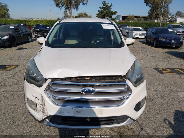 1FMCU0J95HUA50827 Ford Escape Titanium