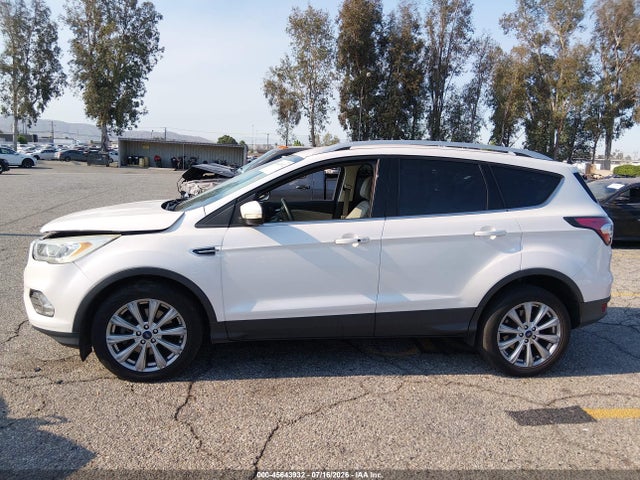 1FMCU0J95HUA50827 Ford Escape Titanium