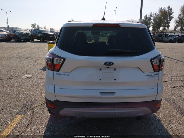 1FMCU0J95HUA50827 Ford Escape Titanium