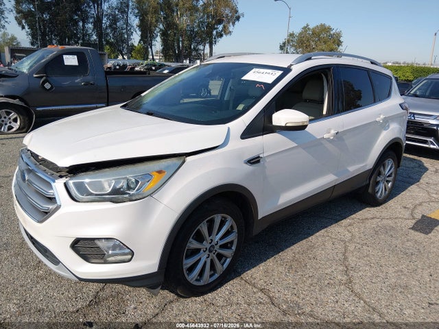 1FMCU0J95HUA50827 Ford Escape Titanium