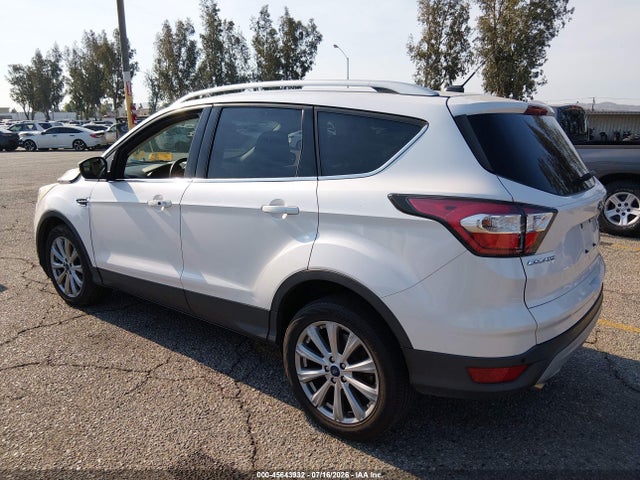 1FMCU0J95HUA50827 Ford Escape Titanium