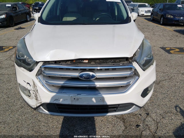 1FMCU0J95HUA50827 Ford Escape Titanium