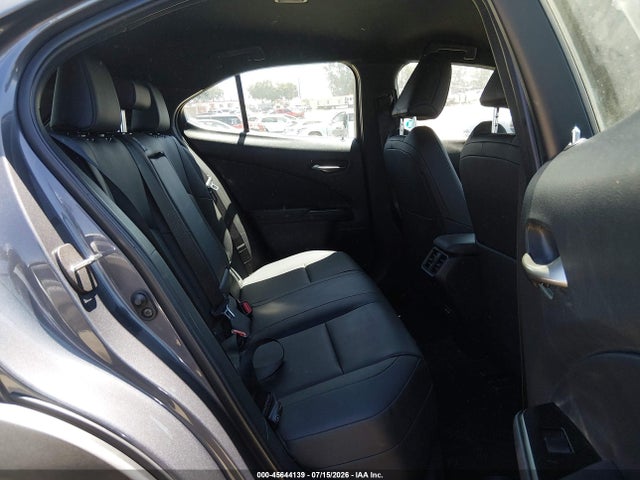 JTHX3JBH5N2045945 Lexus UX 200
