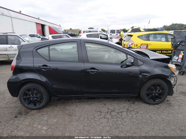 2016 Toyota Prius C Persona Series მანქანა იყიდება აუქციონზე, vin: JTDKDTB36G1118788, აუქციონის ნომერი: 45644176