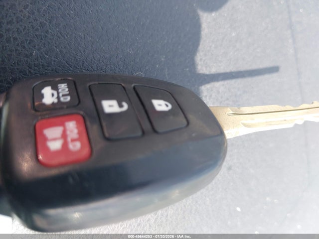 2016 Toyota Corolla Le მანქანა იყიდება აუქციონზე, vin: 5YFBURHE6GP427717, აუქციონის ნომერი: 45644253